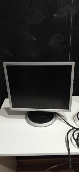 Продаю монитор Samsung SyncMaster 740N