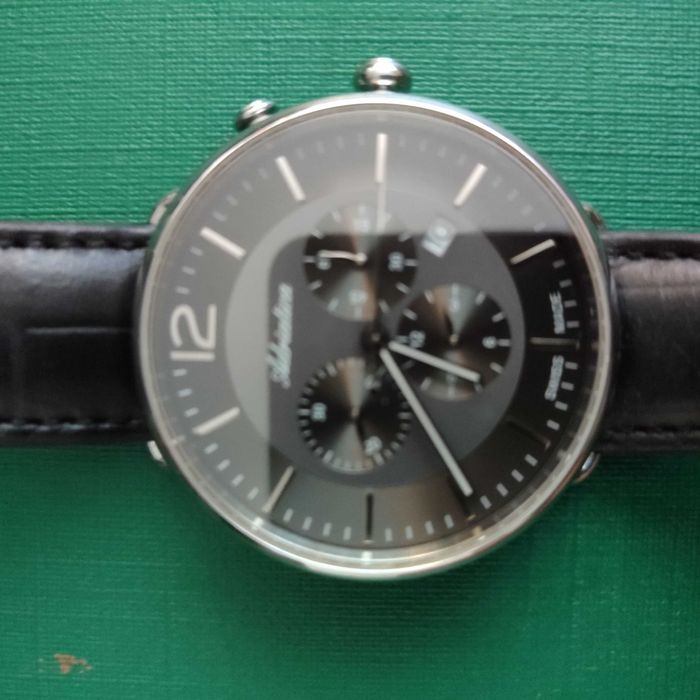 Часы швейцарские