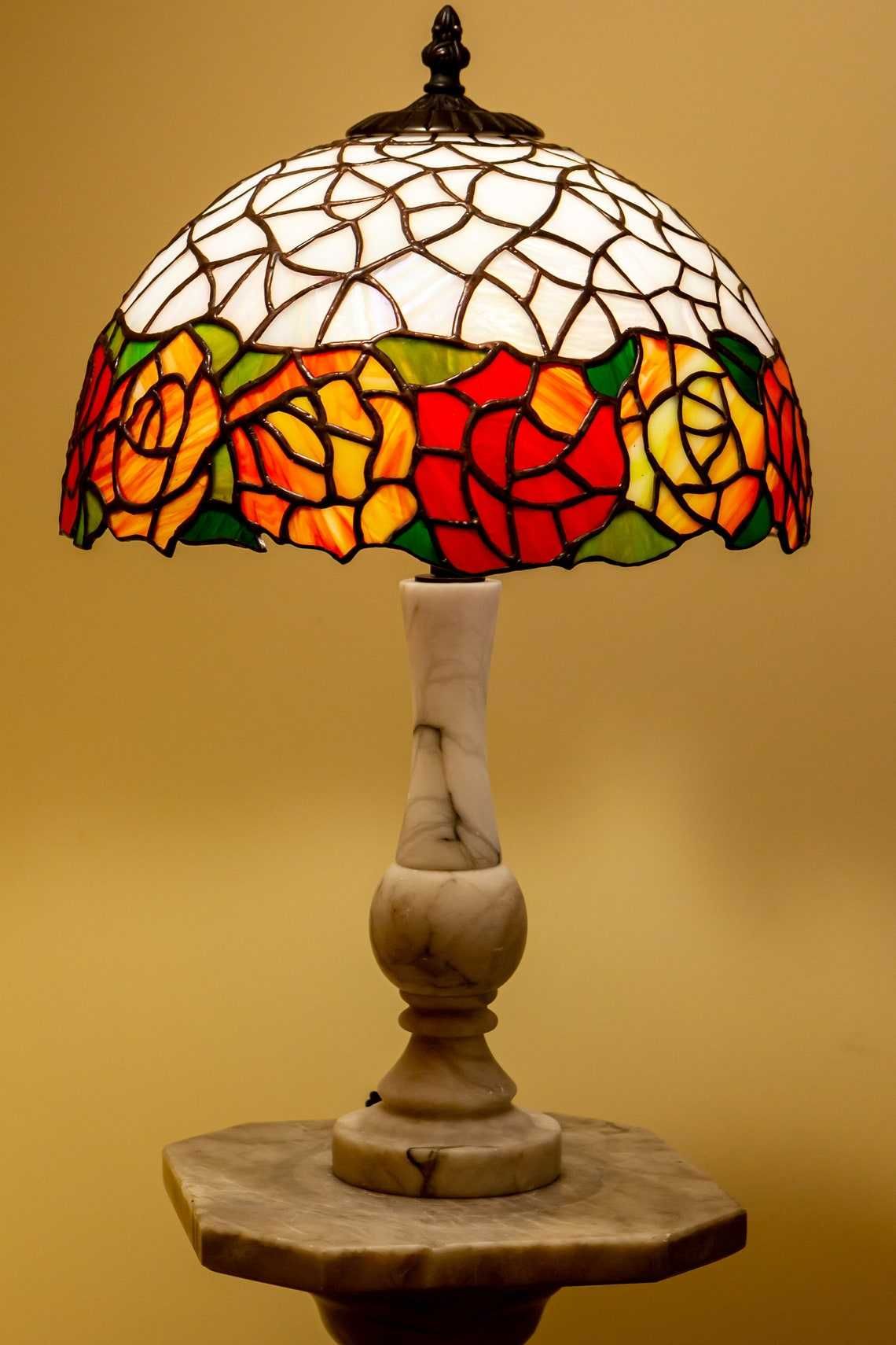 Lampa Vitralii Tiffany Concept Lucrata manual