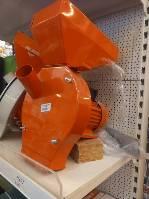 Vând mori de mălai și uruiala noi