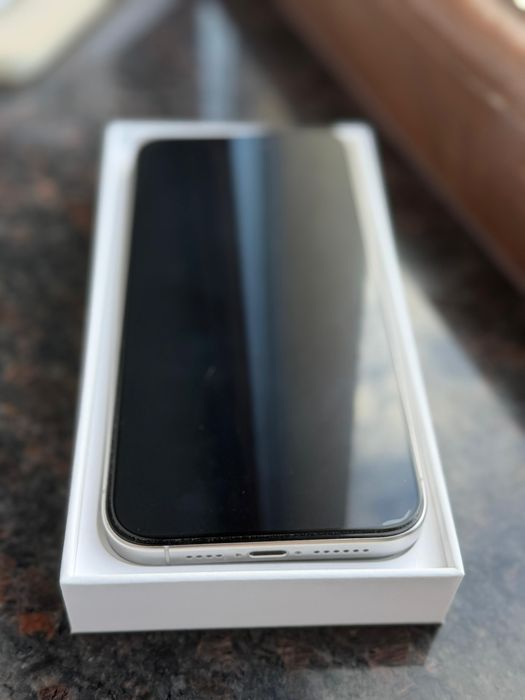 iPhone 15 Pro Max, Alb