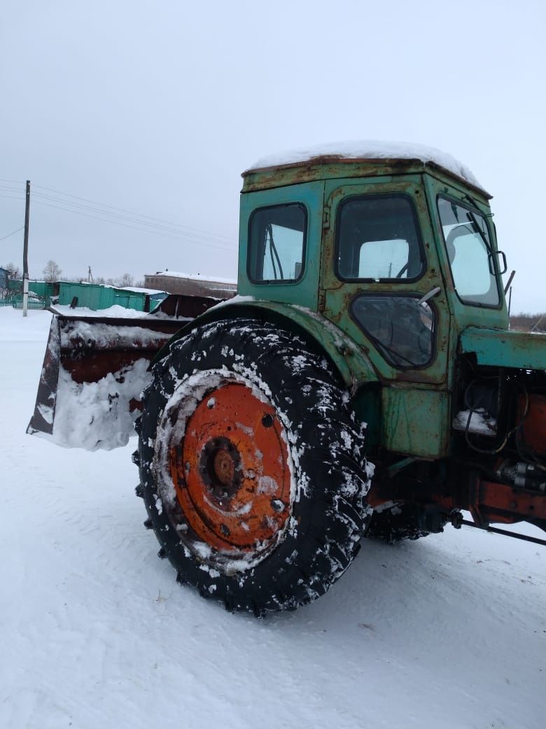 Продам трактор т-40 1983 года выпуска с прицепом