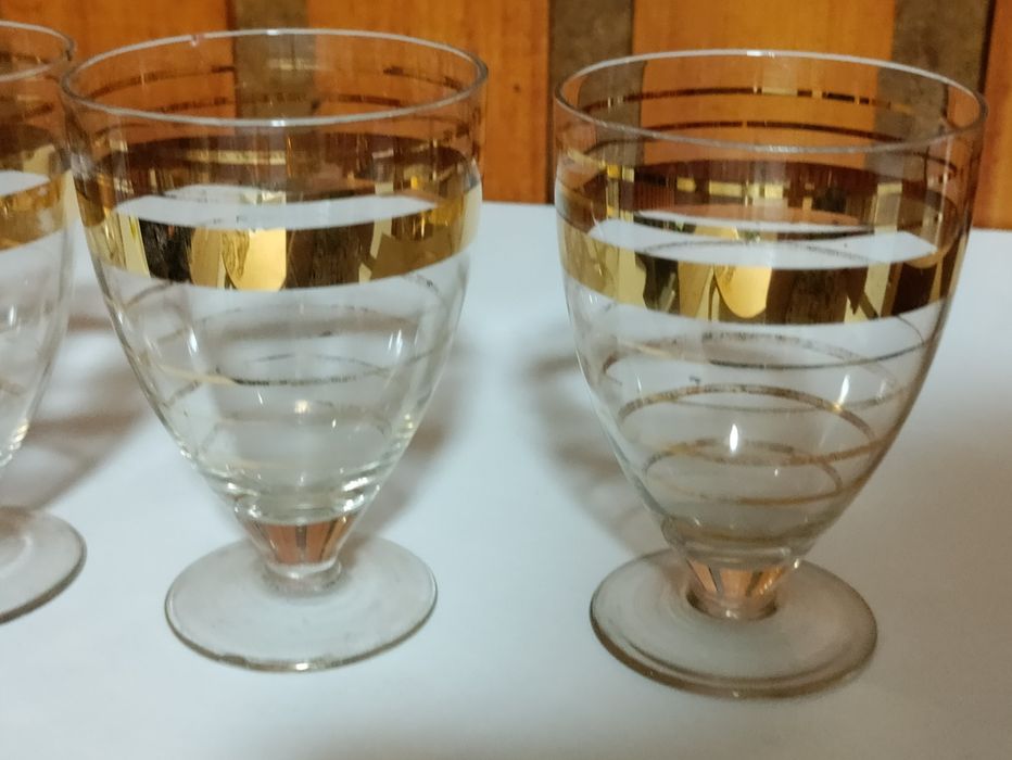 Старинни чаши със златен кант