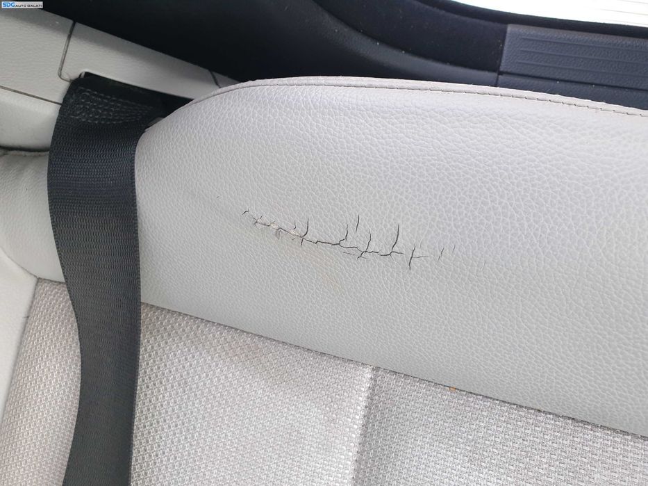 Interior Piele Scaun Scaune Stanga Dreapta Fata FARA Incalzire si Bancheta cu Spatar Fara Rabatare cu Imperfectiuni Mercedes Clasa C Class W204 Sedan Berlina 2007 - 2014 [K1561]