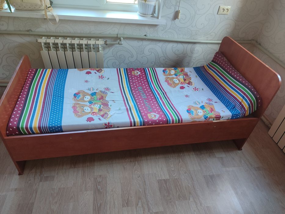 Кровать детская с матрасом
