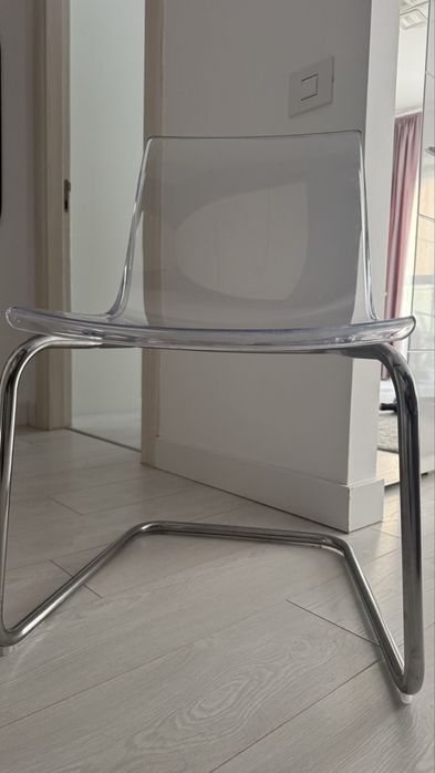 Scaun modern transparent