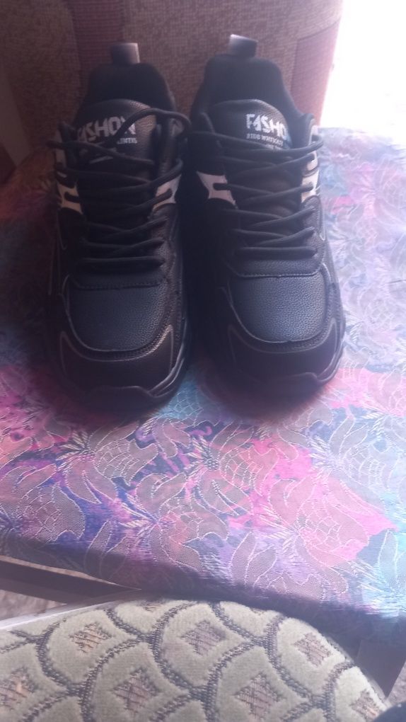 Vand adidași sport mărime 40 noi noui nouți