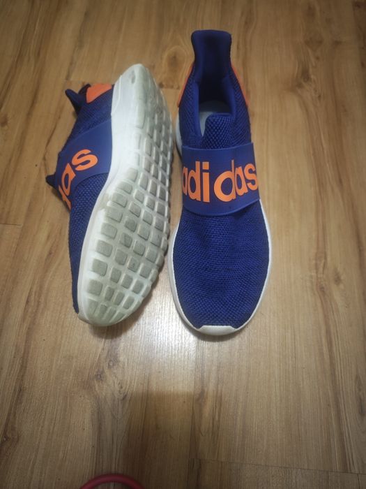 Маратонки adidas:- номер 39 1/2 - 30 лв.