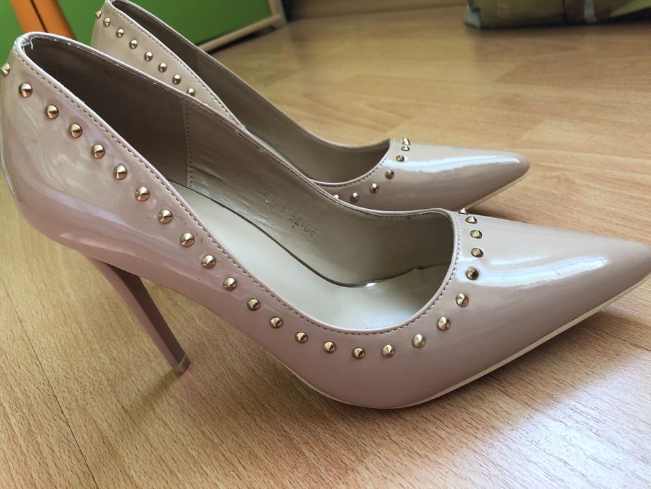 Дамски обувки с ток