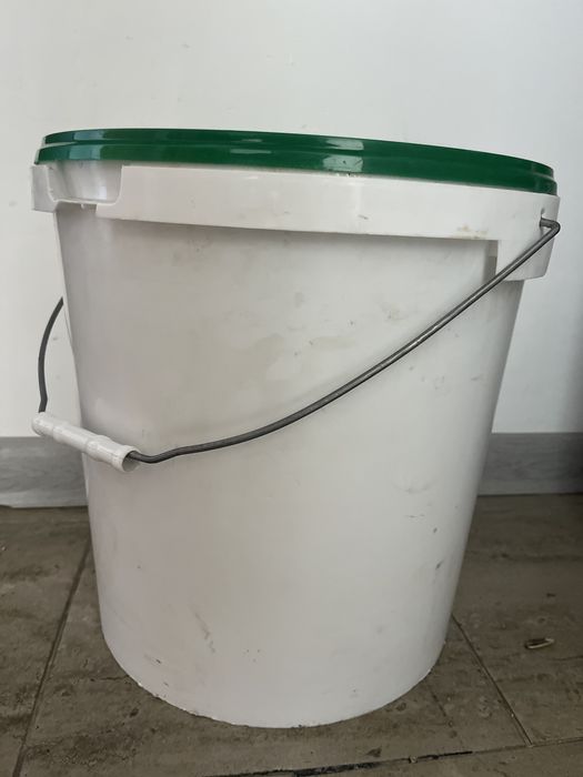 Продаю пластиковые,квадратные вёдра