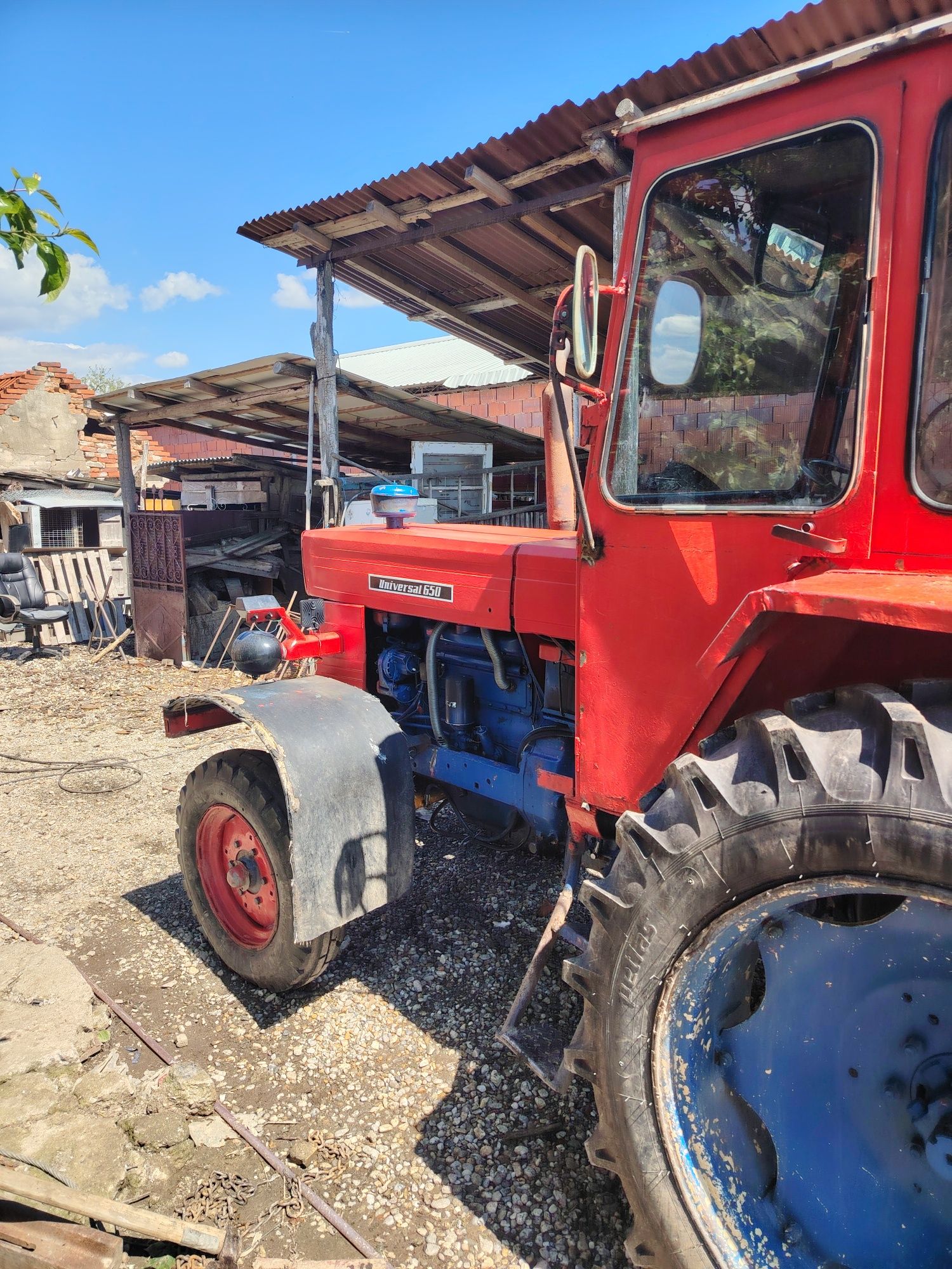 Tractor UTB 650.