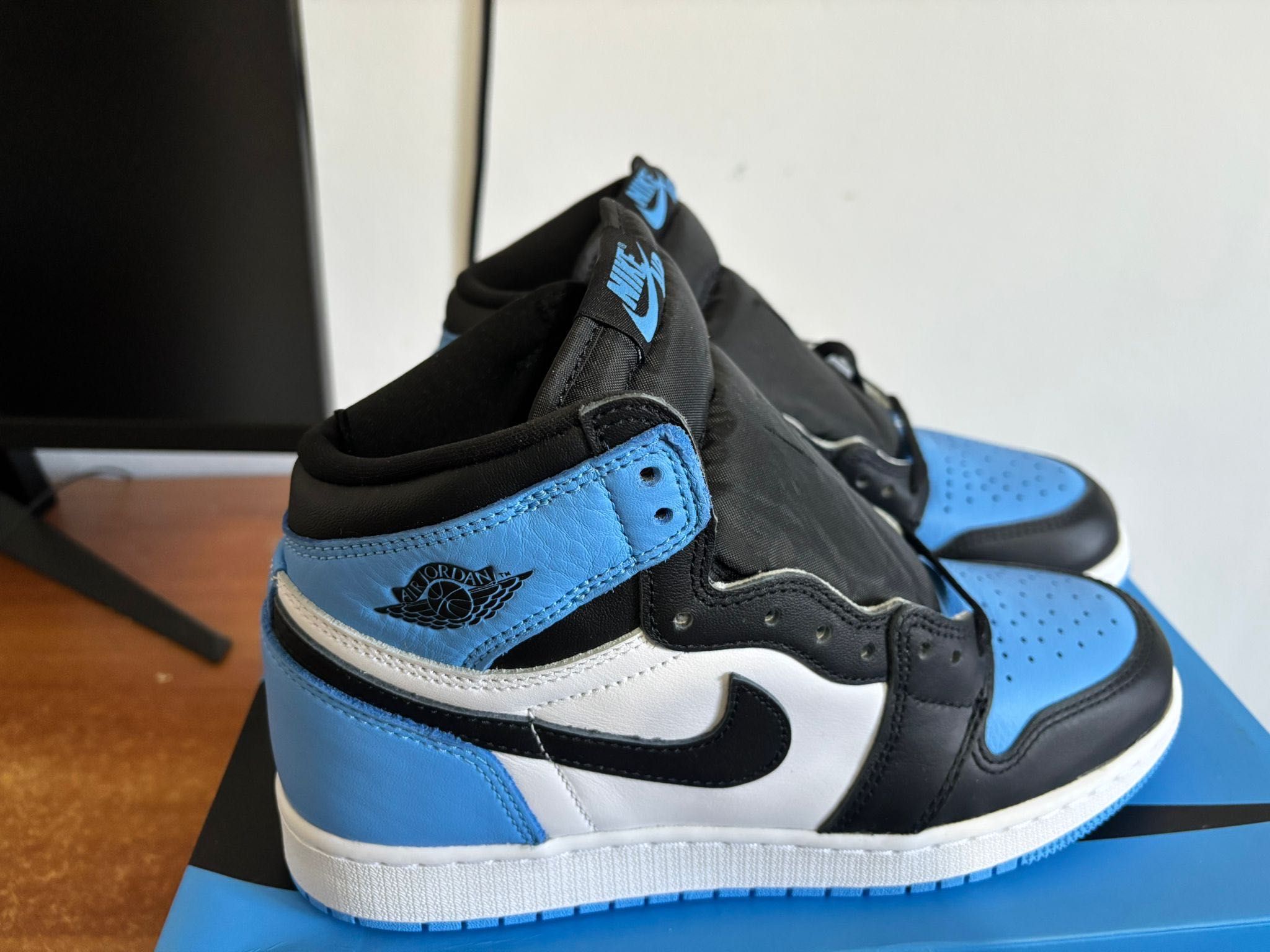 Air Jordan 1 Retro High OG UNC Toe