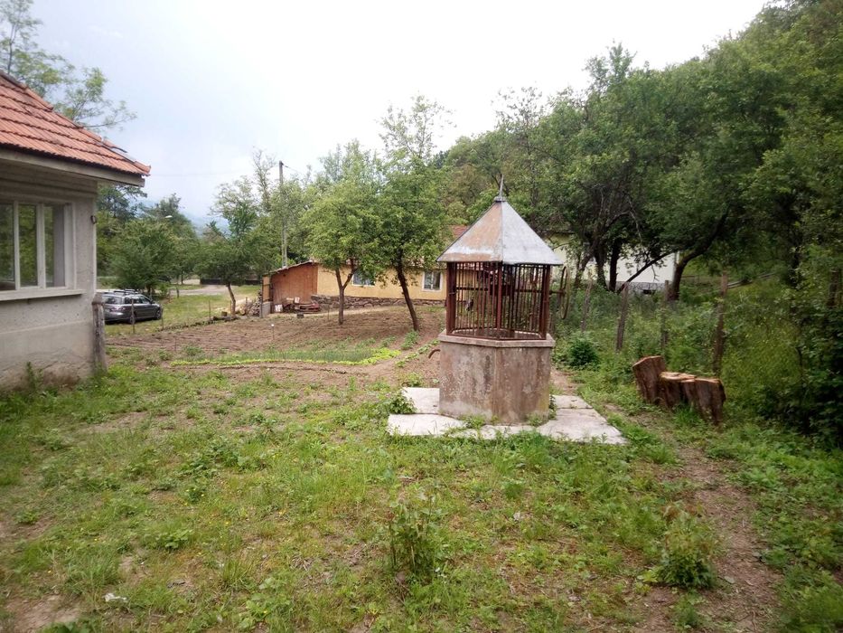 Sura cu casa 2700m patrati zona turistica