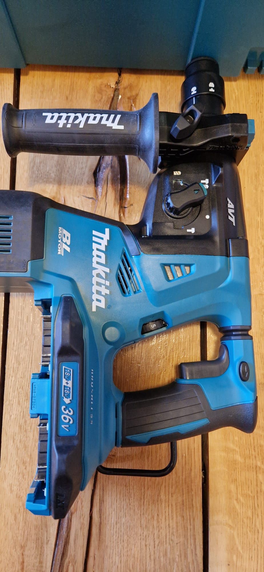 Makita rotopercutor pe acumulator nou