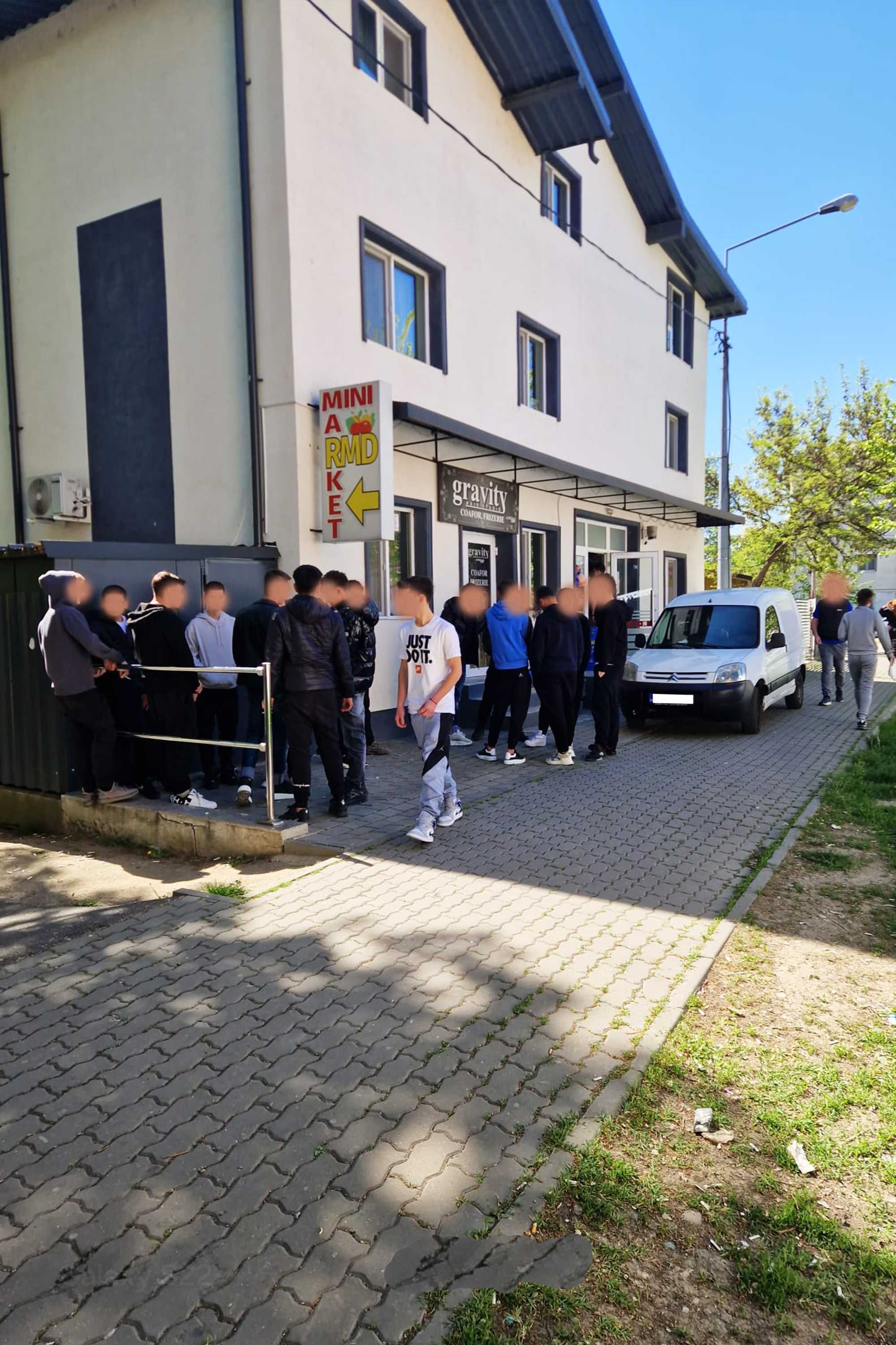 Vând sau închiriez spațiu comercial mini market