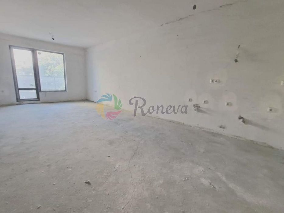 Продава се Тристаен апартамент в Варна, Левски - 115 кв.м за 1740 €/кв.м - Снимка #2