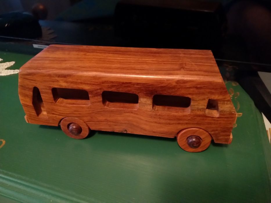 Jucarie din lemn - autobuz