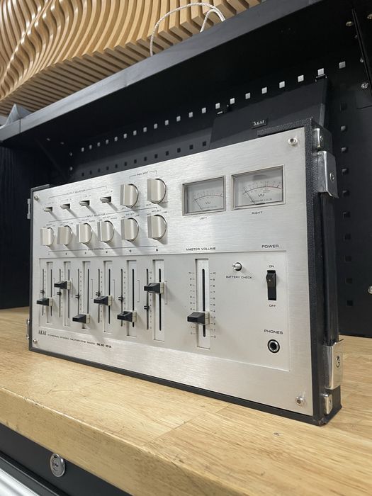 Preamplificator mixer akai mm-62