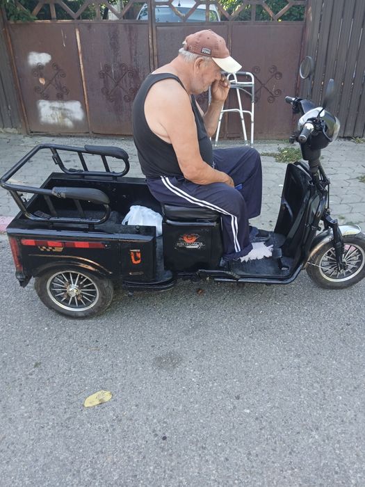 Vând triciclu electric
