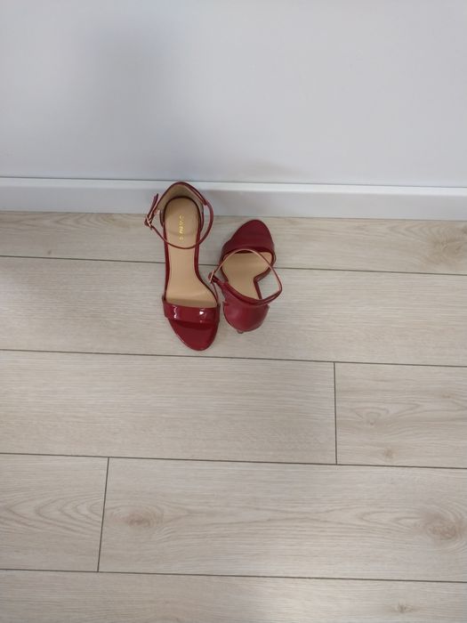 Sandale cu toc Graceland