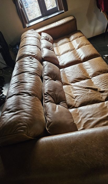 Запазен кожен диван