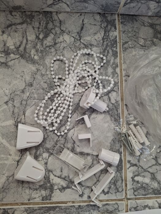 Set 2 rolete opace termoizolante 80x150 + accesorii prindere