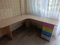 Продам стол и диван