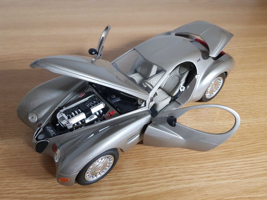 Macheta Chrysler atlantic, scara 1/18, Guiloy, model rar