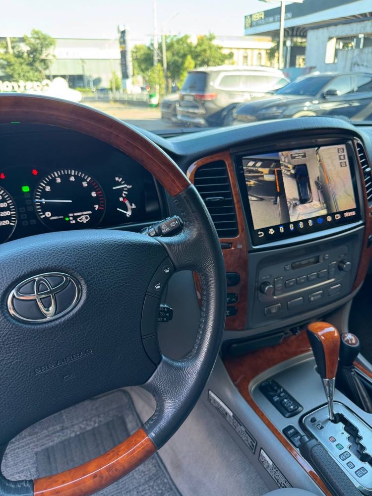 Toyota Land Cruiser 100