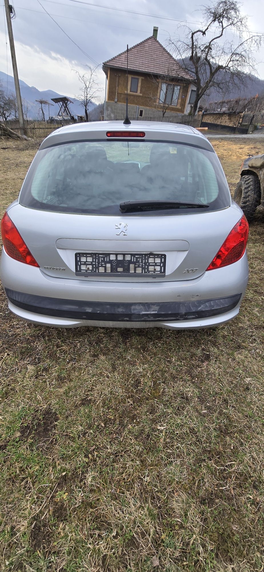 Dezmembrez peugeot 207