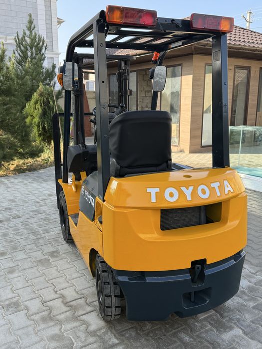 Кара, вилочный погрузчик TOYOTA