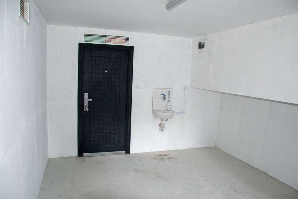 Дава се под наем Гараж / Паркомясто в София, Лозенец - 40 кв.м за 357 € - Снимка #8