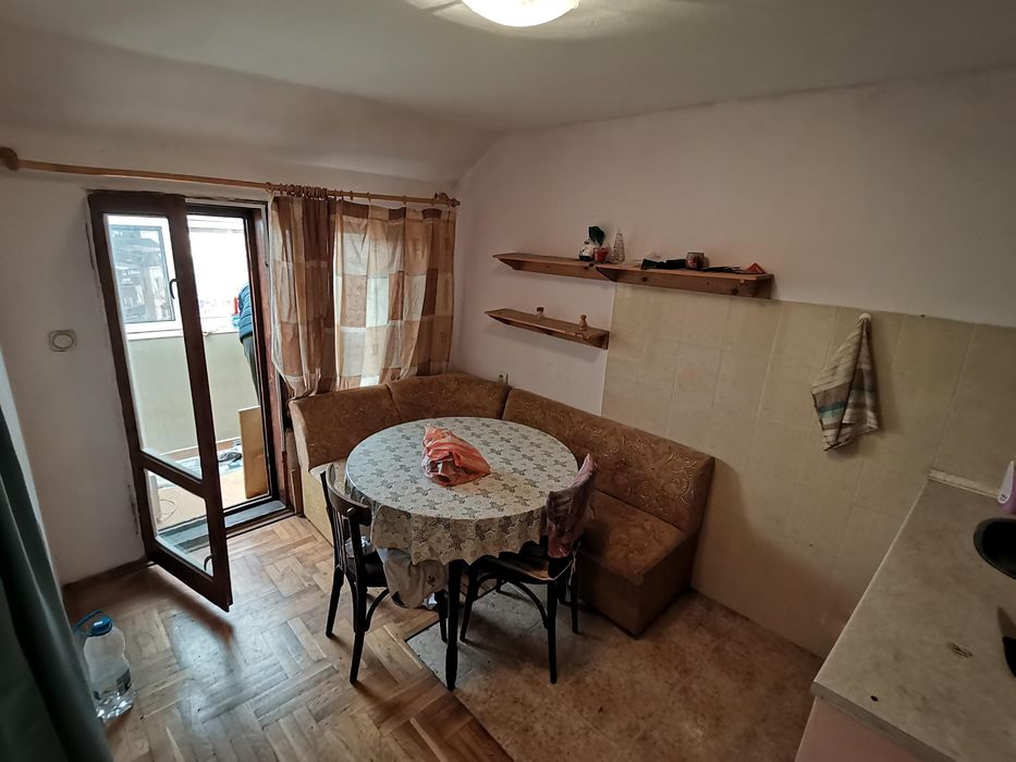 Дава се под наем Едностаен апартамент в Бургас, Възраждане - 35 кв.м за 204 € - Снимка #2