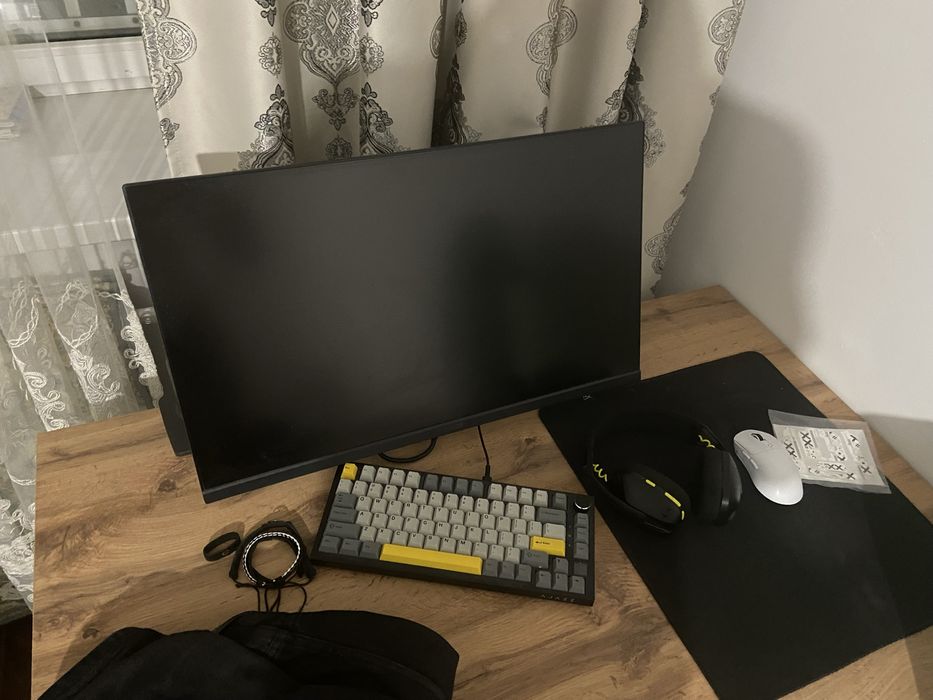 Монитор Б/У , за дешевую цену