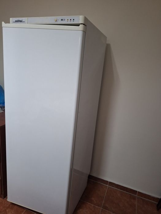 Продавам фризер Siltal