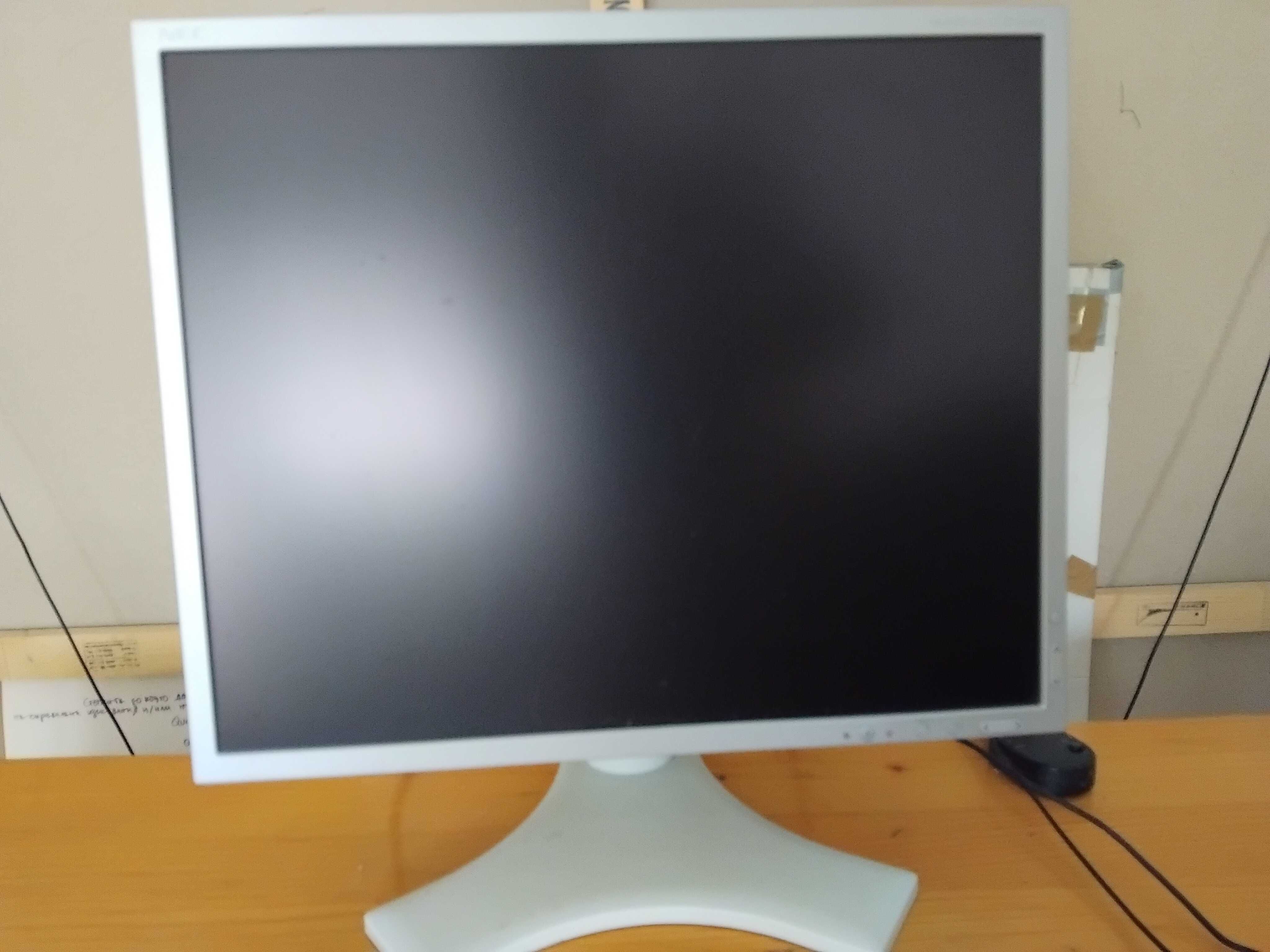 NEC MultiSync L195RW е 19″ (48 cm) LCD