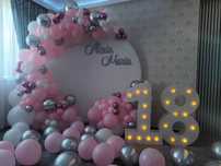 Arcada de baloane majorat Decor baloane 18 ani Photocorner aniversare