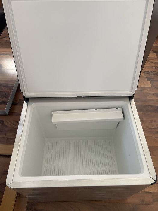 Dometic хладилник на 12/220 волта и газ за къмпинг