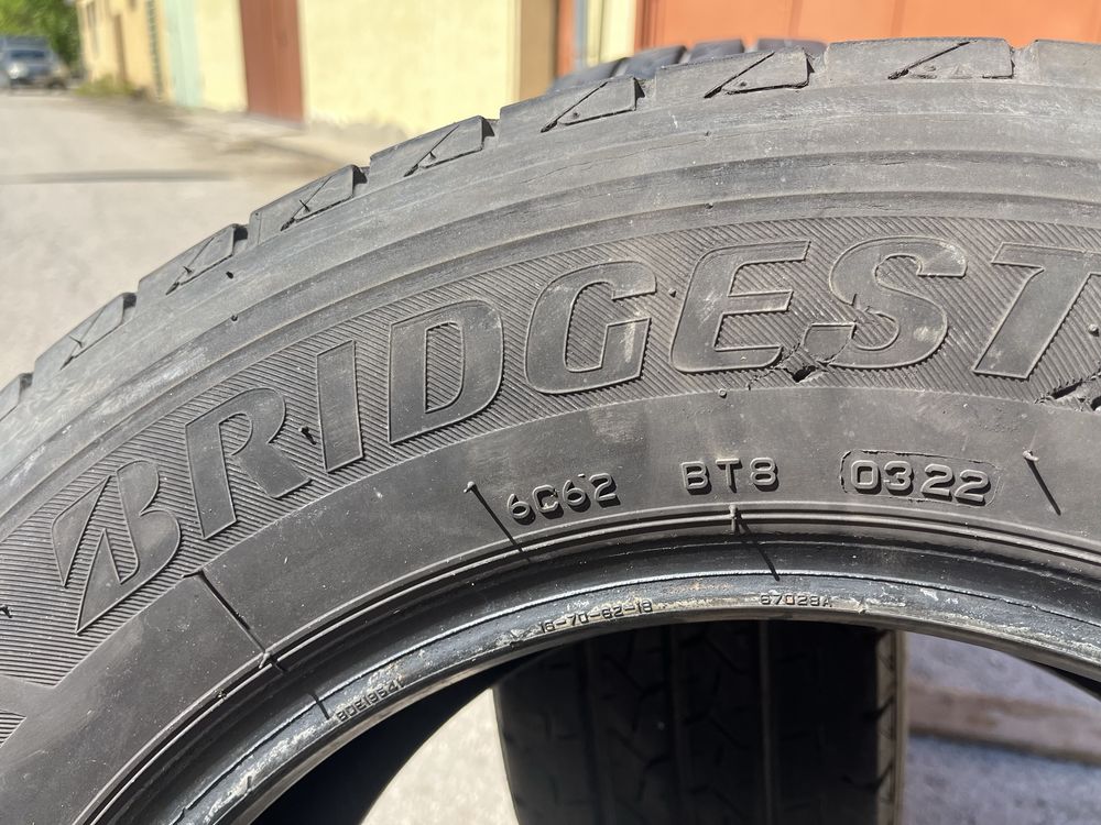 2 бр. гуми за бус 225/65/16C Bridgestone DOT 0322 7,5 mm