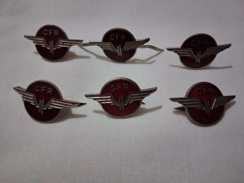 Vând 7 insigne CFR