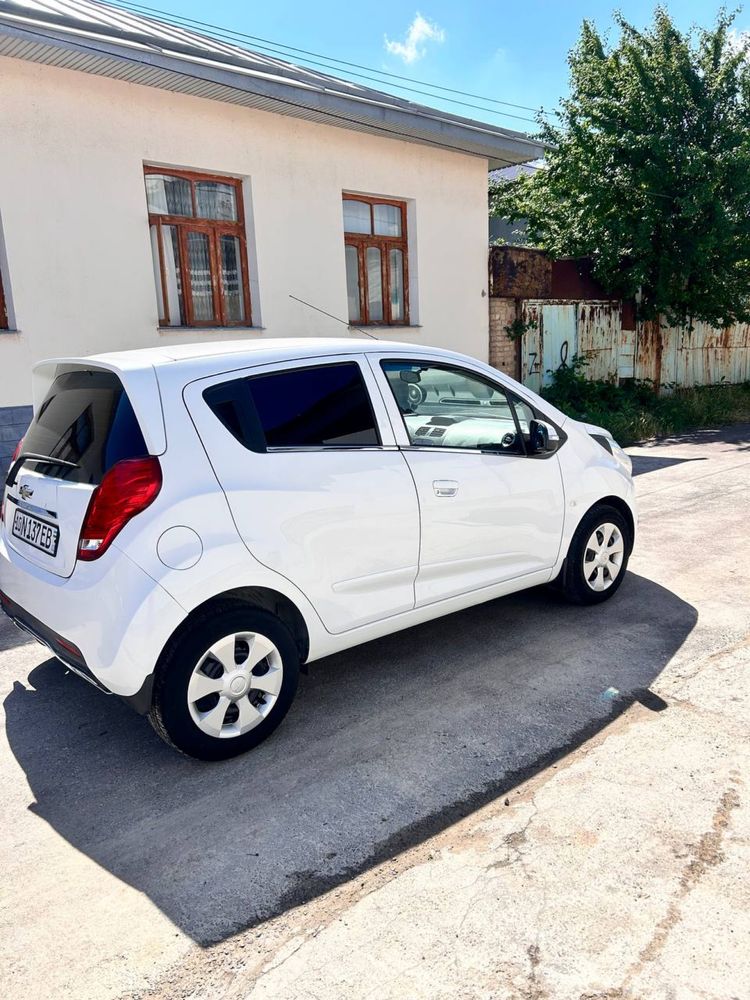 Chevrolet spark 2019 oq rangli