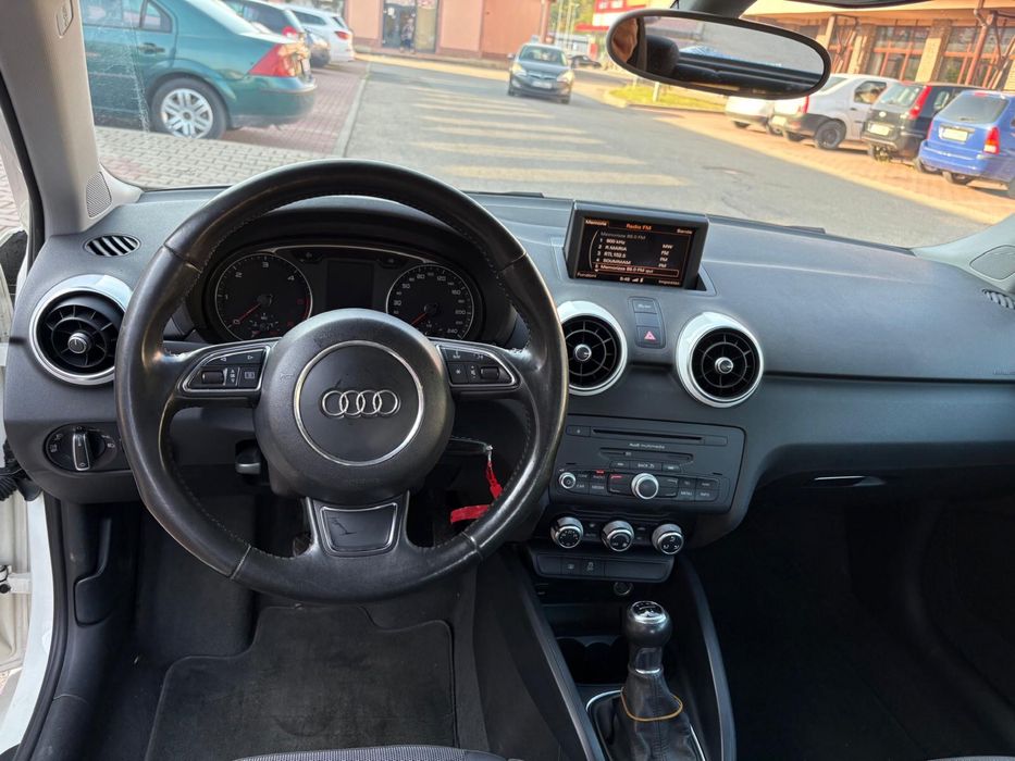 Audi A1 1,6 TDI 105 cp An 2011 panoramic