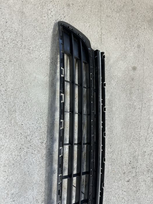 Grilă inferioară bară față vw golf 7.cod:5g0853677.a.