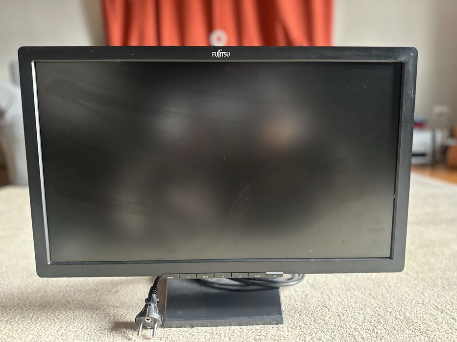 Monitor Fujitsu 24” LCD + cablu DisplayPort HDMI + cablu sursă