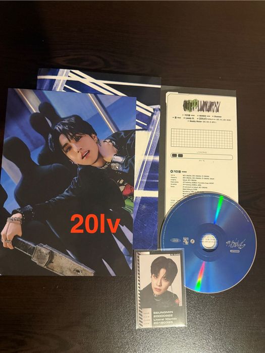 Албуми и картички/StrayKids