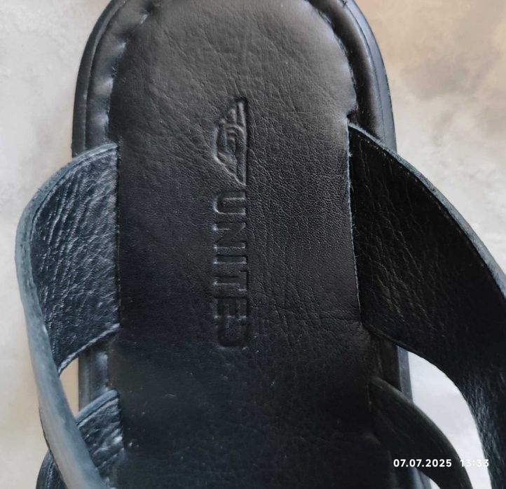 Продавам мъжки чехли от естествена кожа