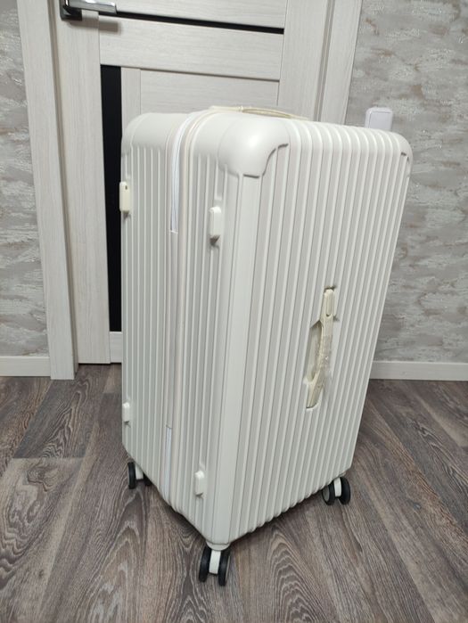 Чемодан, слоновая кость, новый