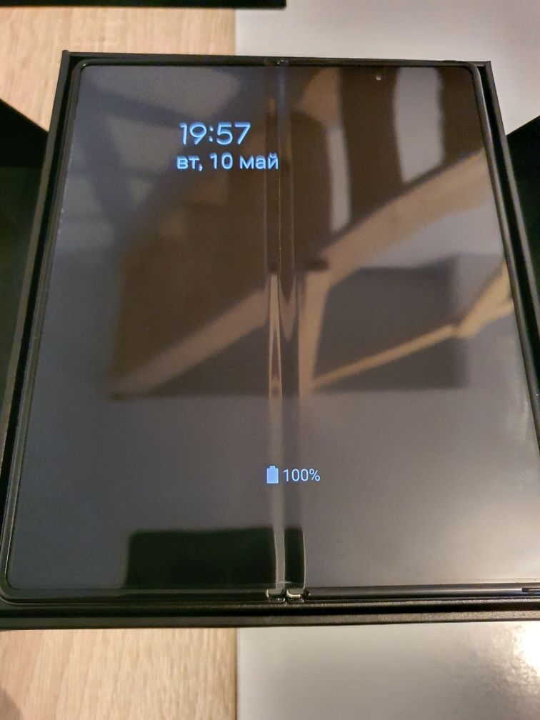 Телефон Samsung Galaxy Z fold2