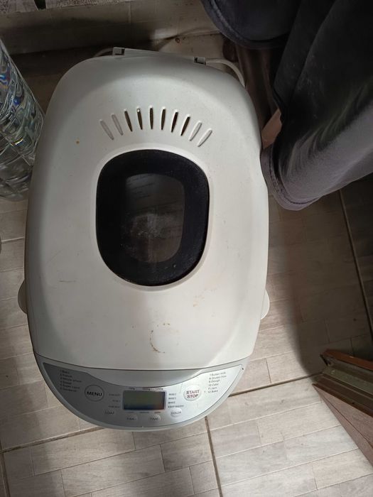 Продавам хлебопекарна Midea