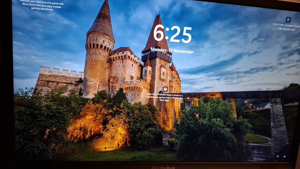 Laptop Asus Vivobook 17 + casti gaming  Ryzen 7+ tastatura gaming urag